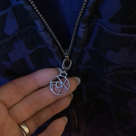 💙Ombré Fox zip up!!!💙 - Picture 3 of 4